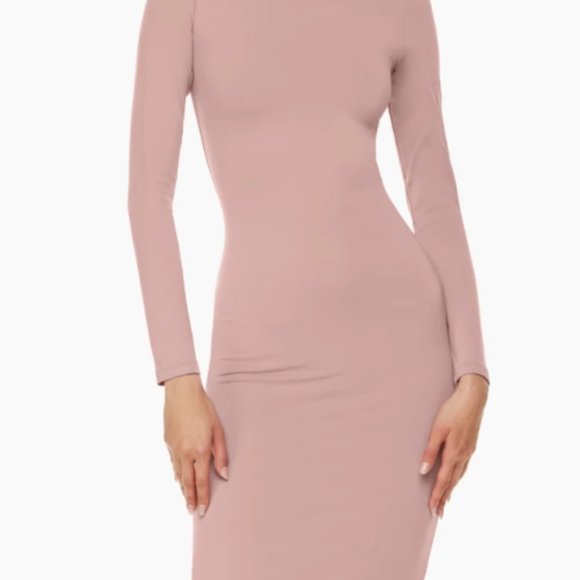 Aritzia Dresses & Skirts - Babaton Contour Crew Longsleeve Dress